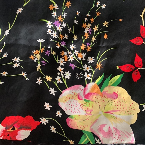 Furla Large 100% Silk Black Floral Scarf - Picture 7 of 7